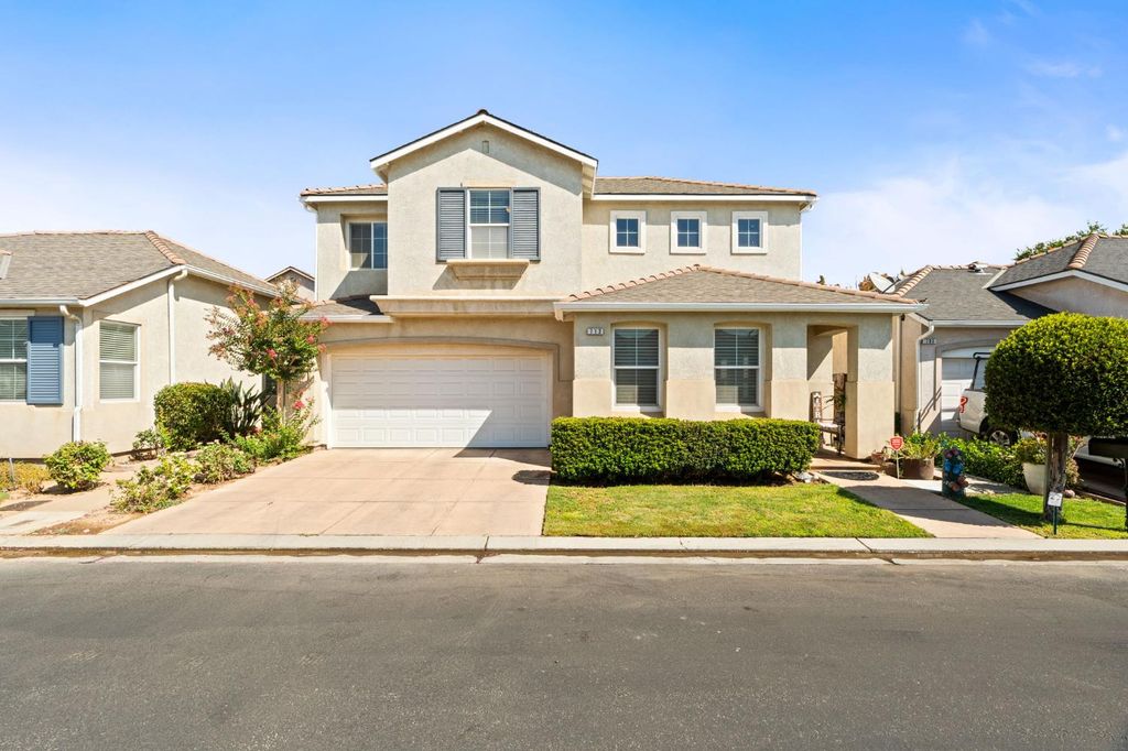 Image 1 of property listing at 713 W Bordeaux Lane, Clovis, CA 93619