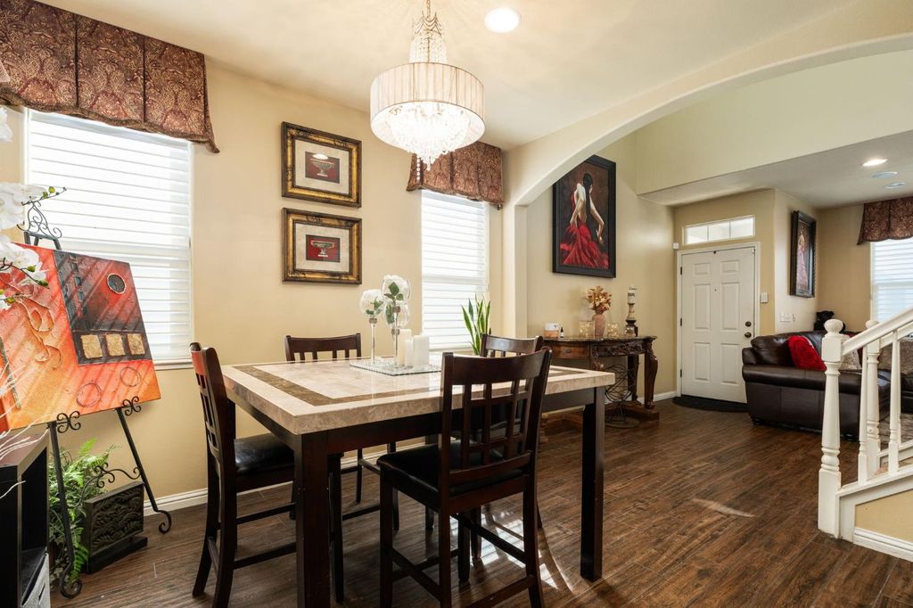 Image 11 of property listing at 713 W Bordeaux Lane, Clovis, CA 93619