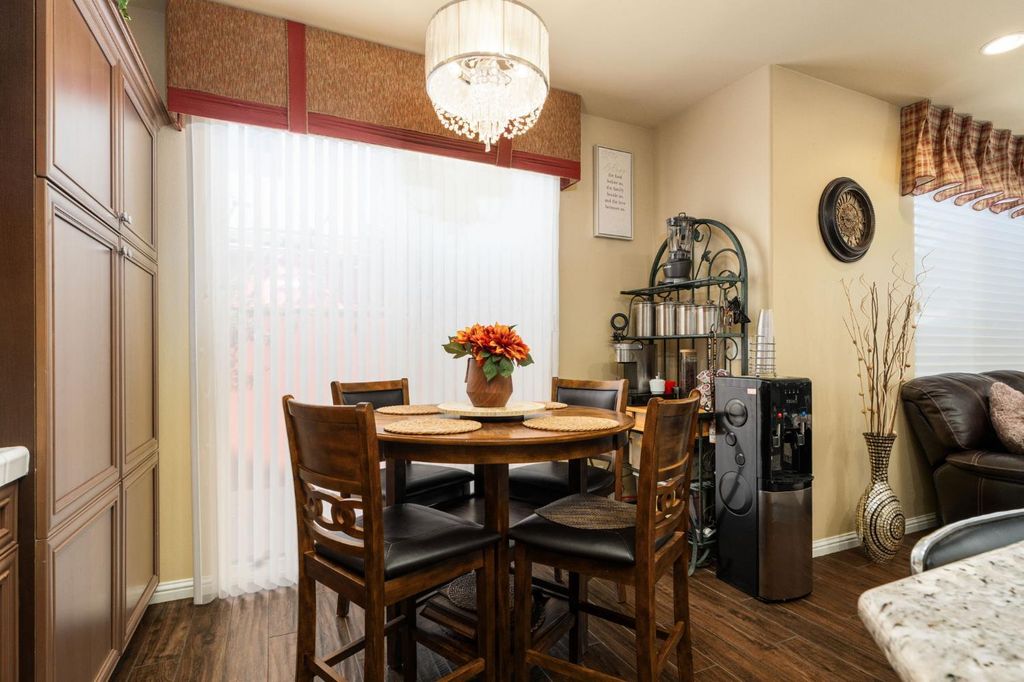 Image 25 of property listing at 713 W Bordeaux Lane, Clovis, CA 93619