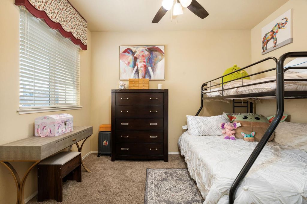 Image 28 of property listing at 713 W Bordeaux Lane, Clovis, CA 93619