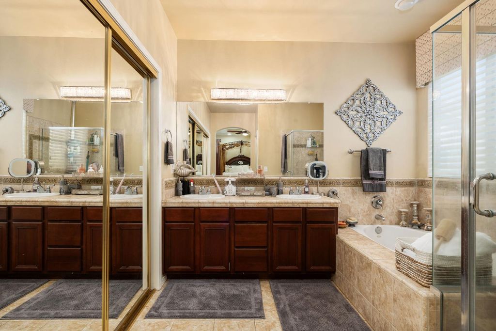 Image 32 of property listing at 713 W Bordeaux Lane, Clovis, CA 93619