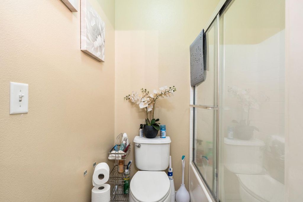 Image 35 of property listing at 713 W Bordeaux Lane, Clovis, CA 93619