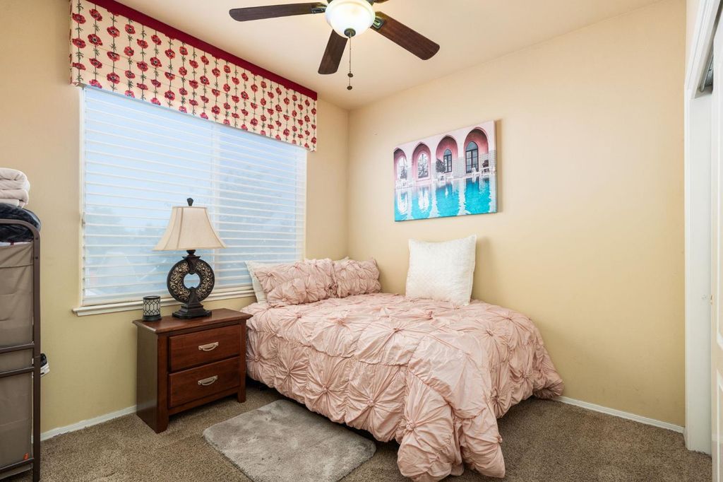 Image 36 of property listing at 713 W Bordeaux Lane, Clovis, CA 93619