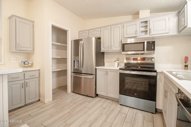 8601 N 71ST Avenue 43, Glendale, AZ 85301