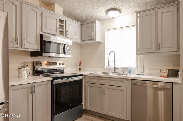 8601 N 71ST Avenue 43, Glendale, AZ 85301