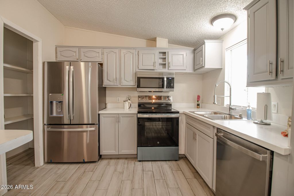 8601 N 71ST Avenue 43, Glendale, AZ 85301 — photo 4