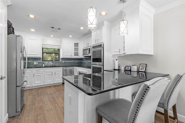 10 Holly Tree Lane, Spring, TX 77373