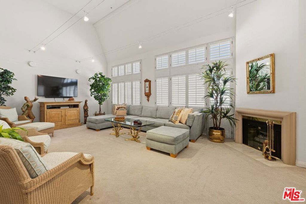 4235 Mary Ellen Avenue 303, Los Angeles, CA 91604 — photo 3