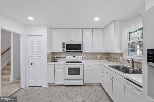 5148 PUMPHREY DR, Fairfax, VA 22032