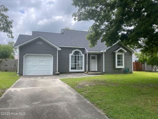 107 Honey Tree Court, Midway Park, NC 28544