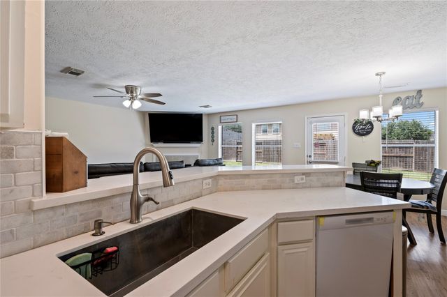 13601 Trail Meadow Lane, Rosharon, TX 77583