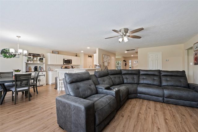 13601 Trail Meadow Lane, Rosharon, TX 77583
