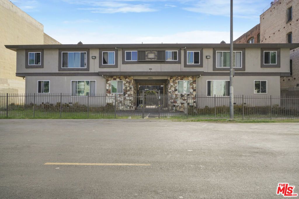 228 S Mariposa Avenue, Los Angeles, CA 90004 — exterior