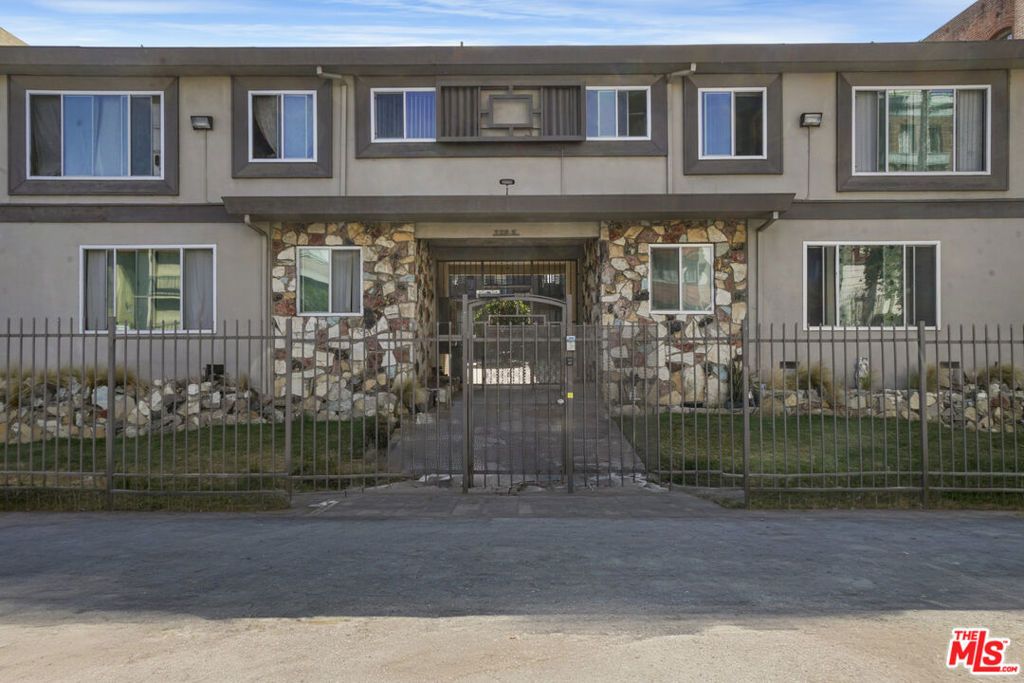 228 S Mariposa Avenue, Los Angeles, CA 90004 — photo 2