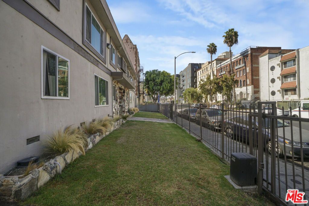 228 S Mariposa Avenue, Los Angeles, CA 90004 — photo 4