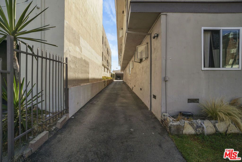 228 S Mariposa Avenue, Los Angeles, CA 90004 — photo 5