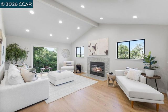 14 Springhill Lane, Lafayette, CA 94929