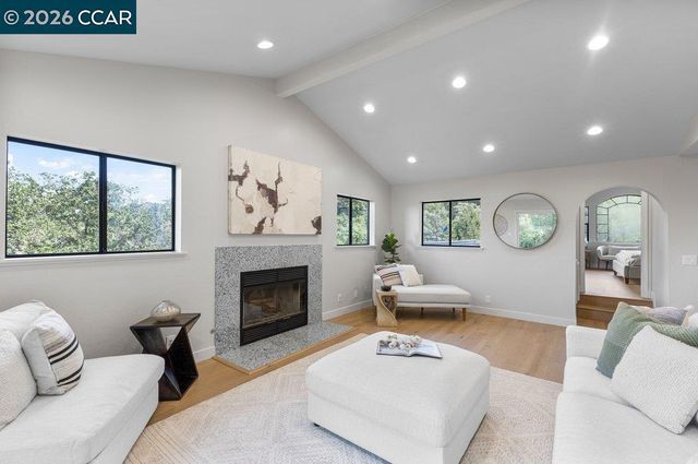 14 Springhill Lane, Lafayette, CA 94929