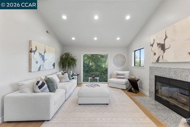 14 Springhill Lane, Lafayette, CA 94929