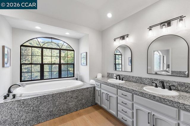 14 Springhill Lane, Lafayette, CA 94929