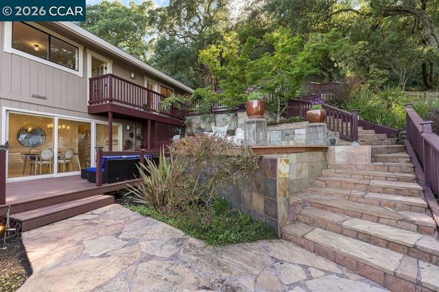 14 Springhill Lane, Lafayette, CA 94929