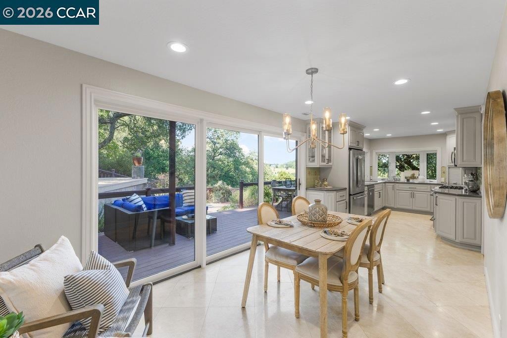 Image 13 of property listing at 14 Springhill Lane, Lafayette, CA 94929