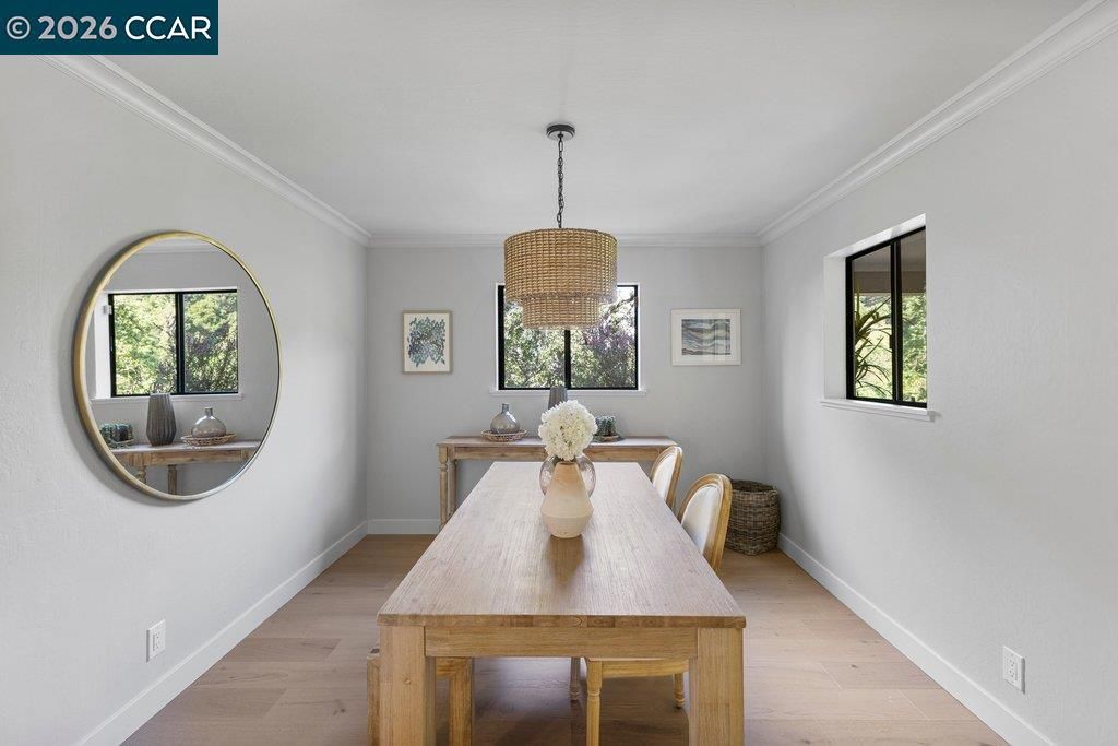 Image 17 of property listing at 14 Springhill Lane, Lafayette, CA 94929