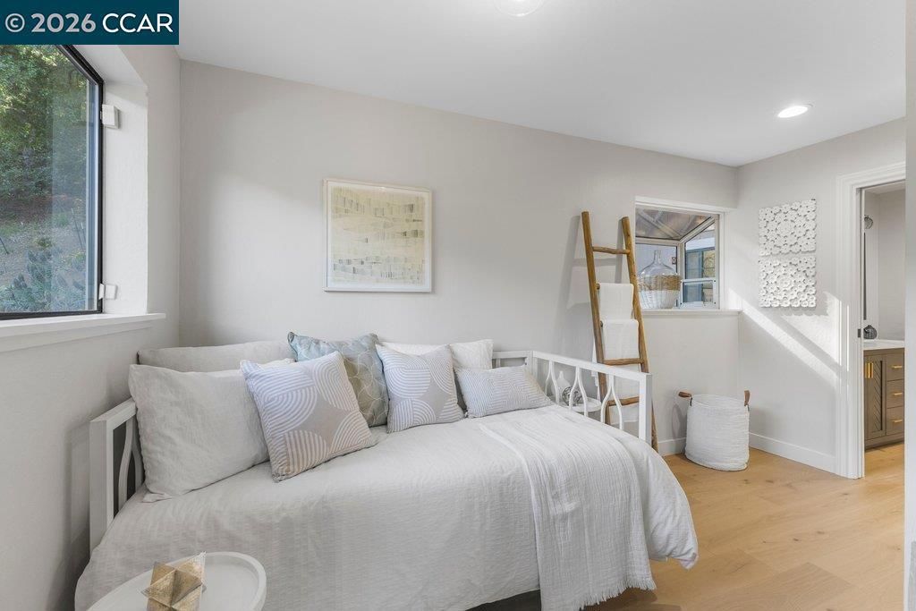 Image 19 of property listing at 14 Springhill Lane, Lafayette, CA 94929