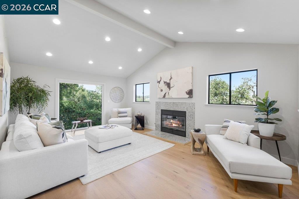 Image 24 of property listing at 14 Springhill Lane, Lafayette, CA 94929