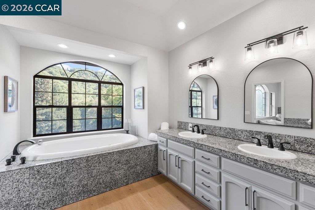 Image 32 of property listing at 14 Springhill Lane, Lafayette, CA 94929