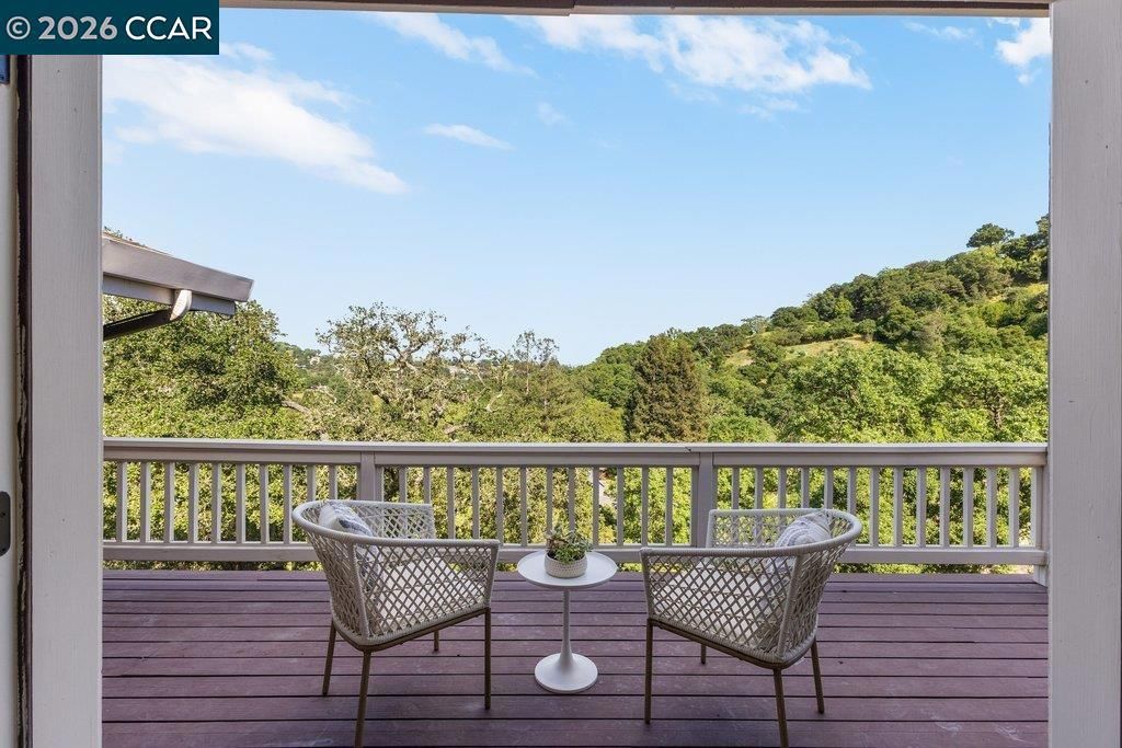 Image 33 of property listing at 14 Springhill Lane, Lafayette, CA 94929