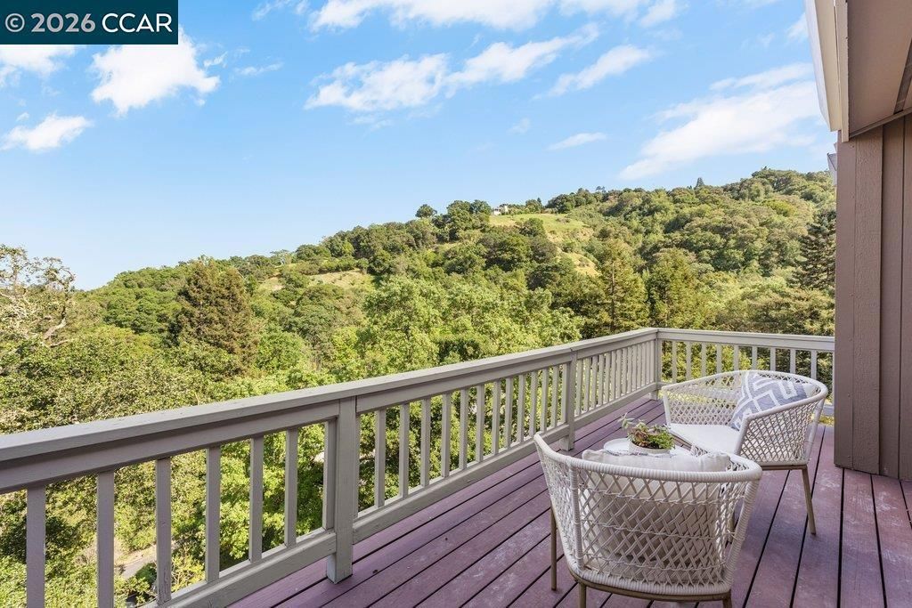 Image 34 of property listing at 14 Springhill Lane, Lafayette, CA 94929