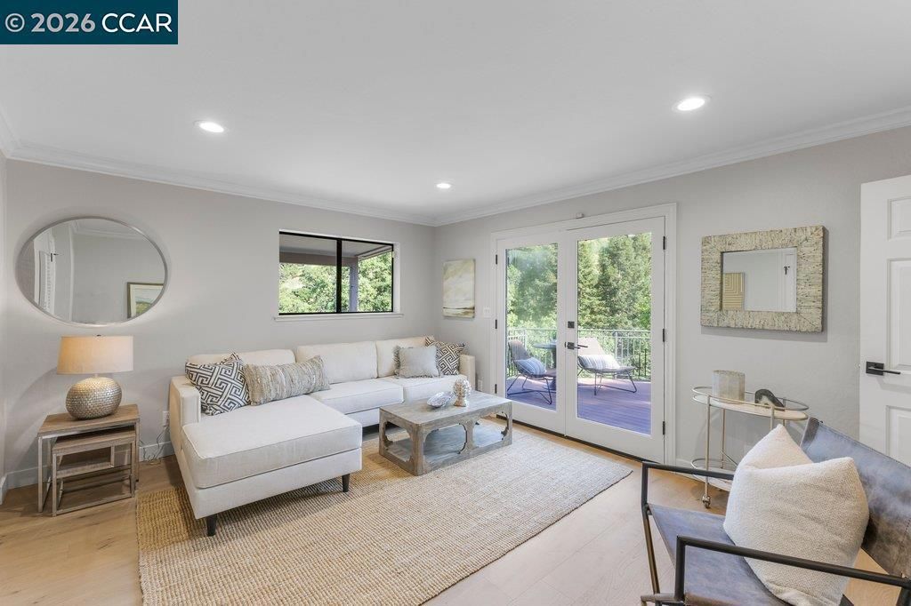 Image 4 of property listing at 14 Springhill Lane, Lafayette, CA 94929