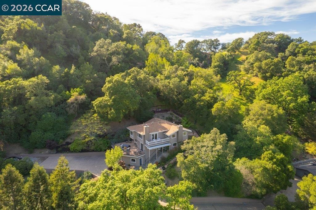 Image 51 of property listing at 14 Springhill Lane, Lafayette, CA 94929