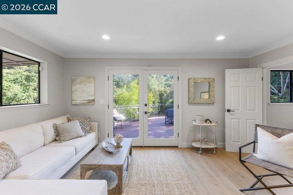 Image 6 of property listing at 14 Springhill Lane, Lafayette, CA 94929