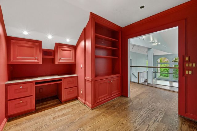 16 Pine Briar Circle, Houston, TX 77056