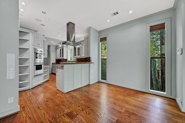 16 Pine Briar Circle, Houston, TX 77056