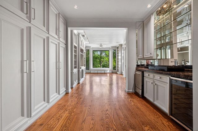 16 Pine Briar Circle, Houston, TX 77056