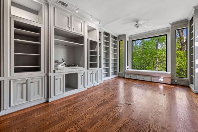 16 Pine Briar Circle, Houston, TX 77056