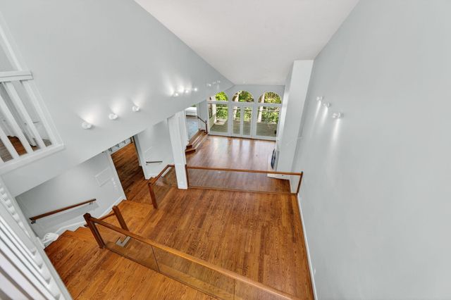 16 Pine Briar Circle, Houston, TX 77056