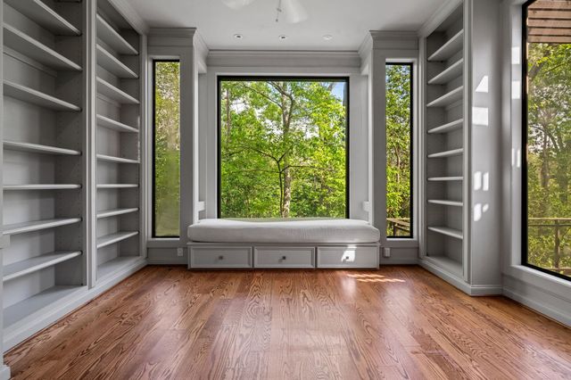 16 Pine Briar Circle, Houston, TX 77056