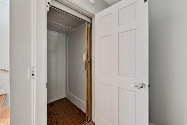 16 Pine Briar Circle, Houston, TX 77056