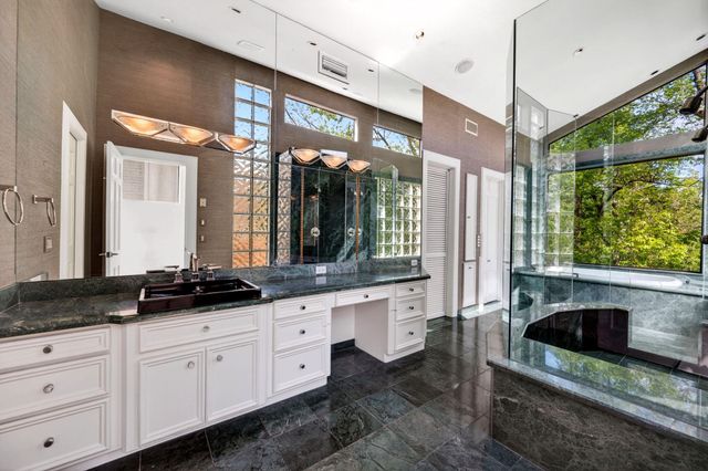 16 Pine Briar Circle, Houston, TX 77056