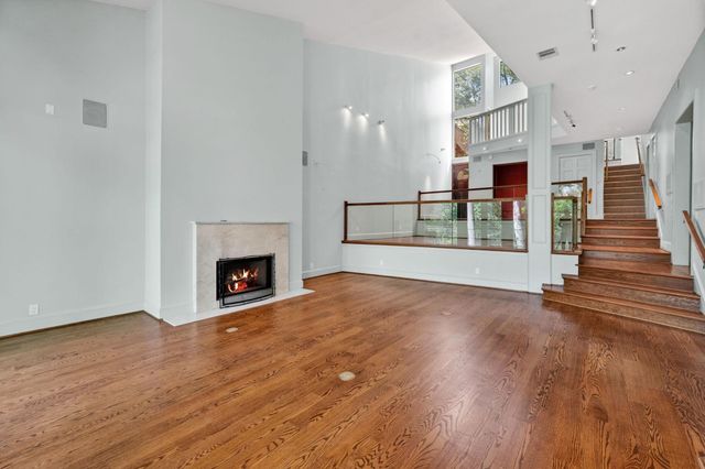 16 Pine Briar Circle, Houston, TX 77056