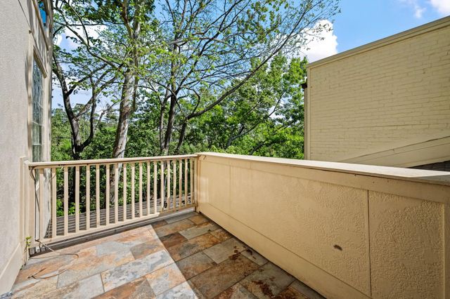 16 Pine Briar Circle, Houston, TX 77056