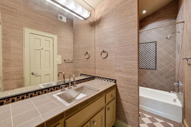 16 Pine Briar Circle, Houston, TX 77056