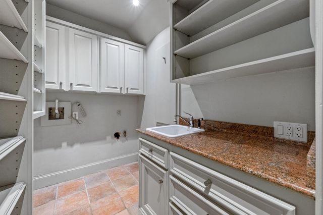 16 Pine Briar Circle, Houston, TX 77056