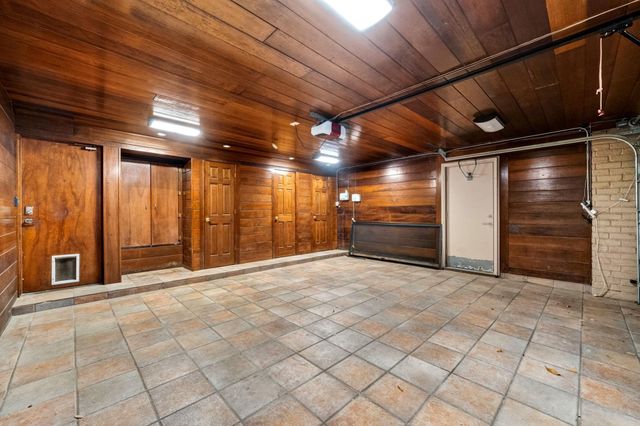 16 Pine Briar Circle, Houston, TX 77056