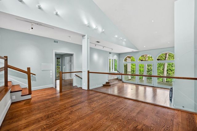 16 Pine Briar Circle, Houston, TX 77056