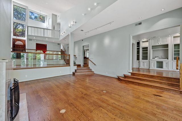 16 Pine Briar Circle, Houston, TX 77056